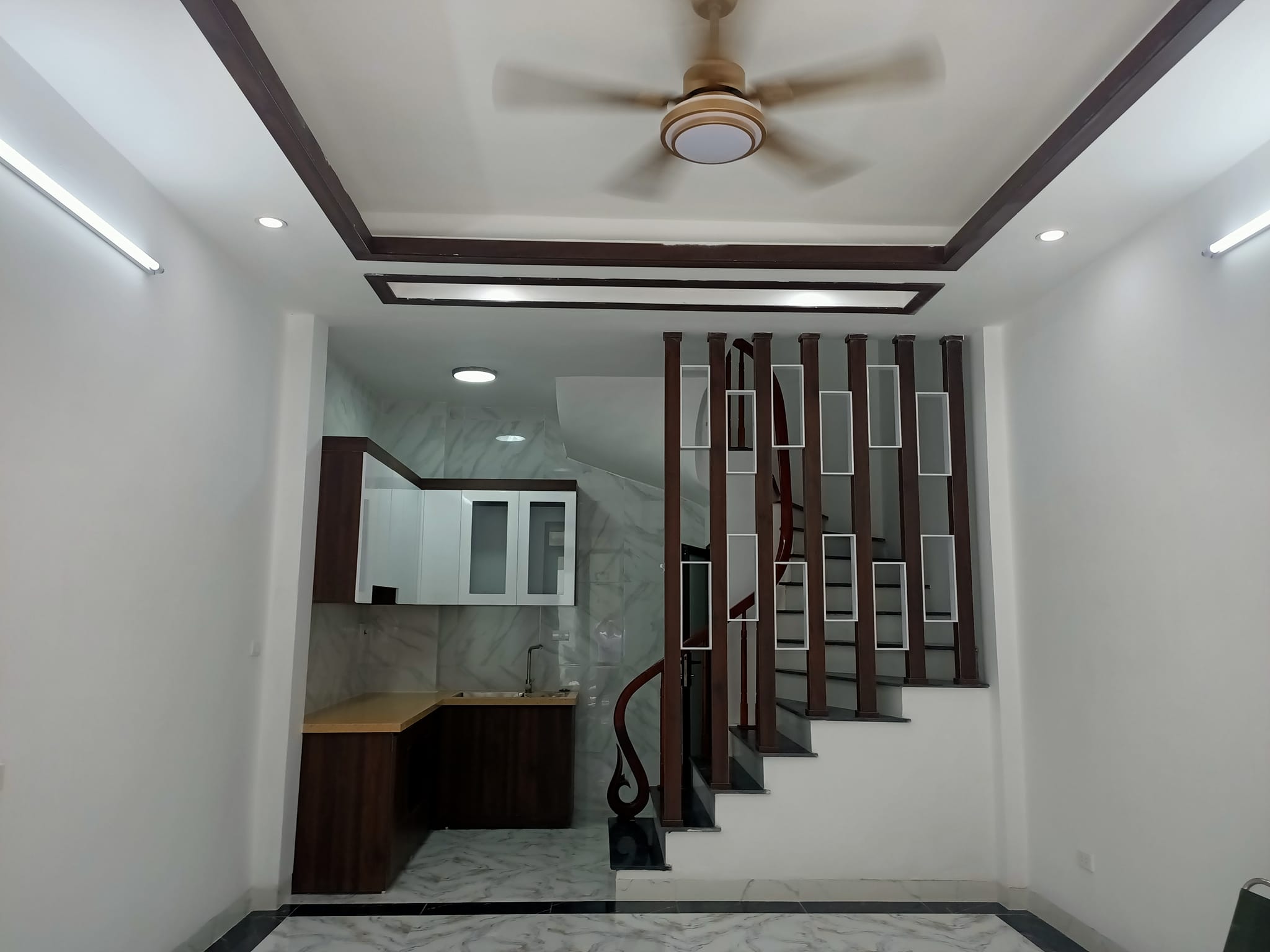 Bán Nhà Giáp Bát, Ngõ Thông Gần Phố, Nhà Đẹp Ở Ngay.