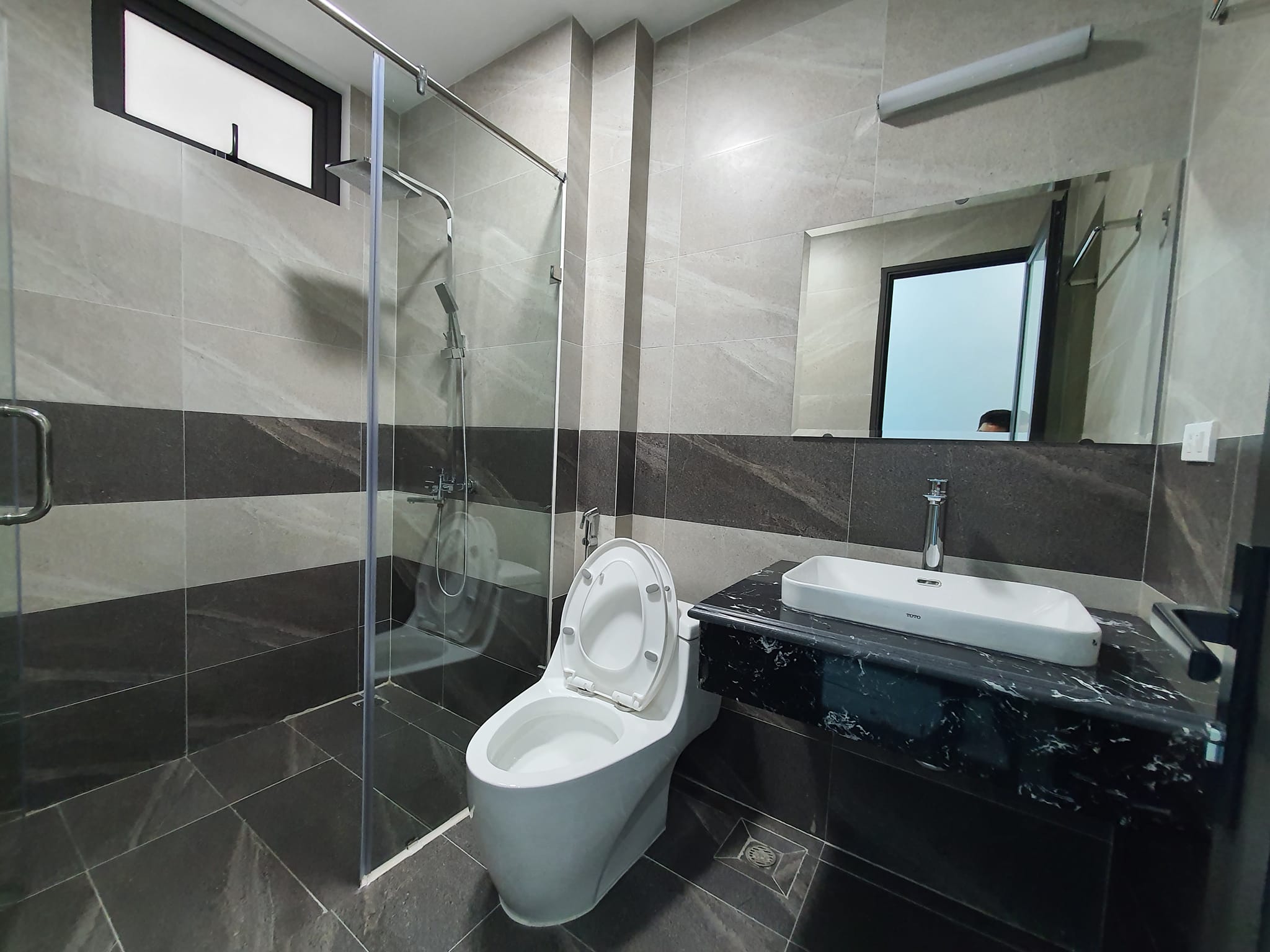 BÁN NHÀ PHỐ PHẠM VĂN ĐỒNG KINH DOANH LÔ GÓC THANG MÁY GARA Ô TÔ 7 TẦNG HƠN 15 TỶ