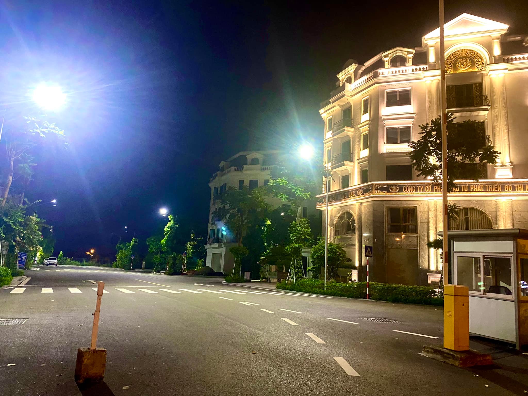 CẦN TIỀN BÁN CĂN SHOP HOUSE KIẾN HƯNG LUXURY, TẶNG FULL NỘI THẤT, DT 70m2, MT 5M, GIÁ 12 TỶ