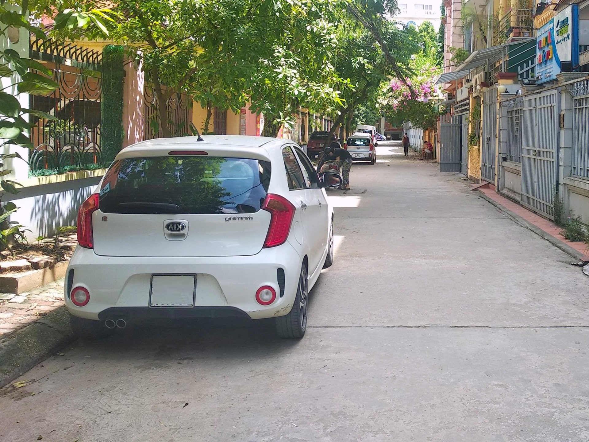 Cần bán đất Lạc Long Quân, 105m2 MT 5.7m Ô tô tránh giá đầu tư 23.8 tỷ