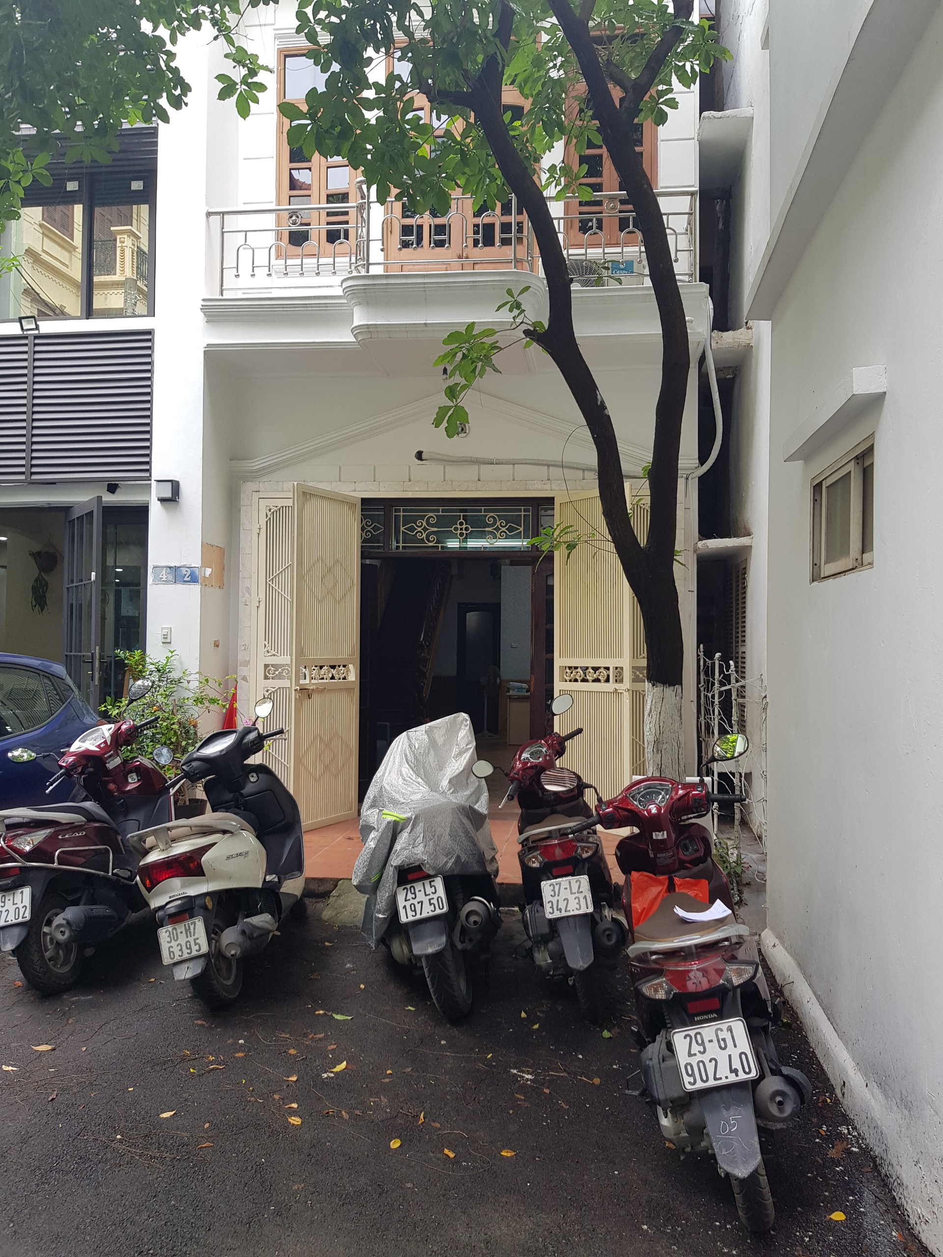 HOÀNG QUỐC VIỆT - Ô TÔ VÀO NHÀ - TRUNG TÂM - NGÕ NGÁCH THÔNG