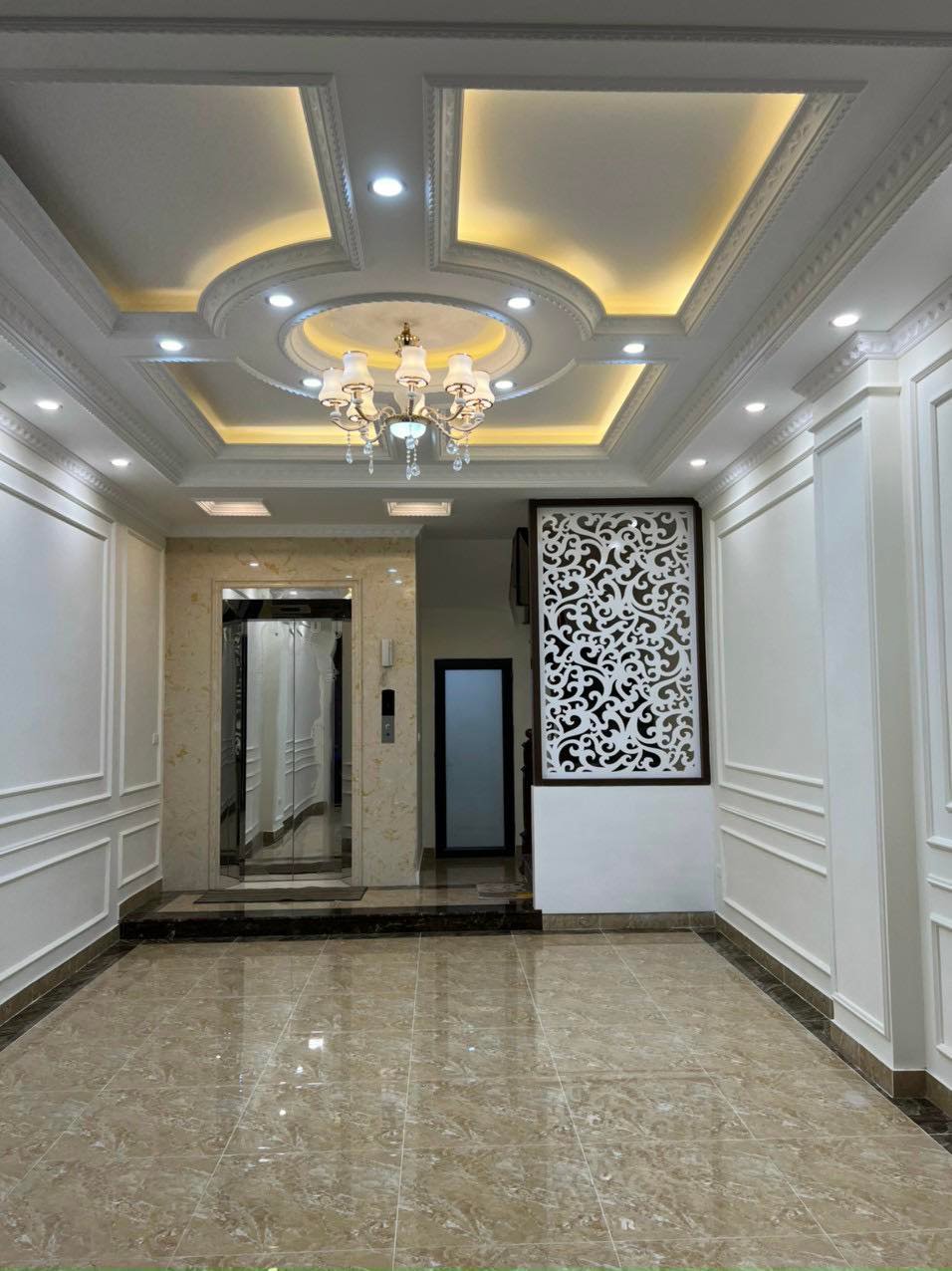 Bán nhà mặt phố Đông Quan, Cầu Giấy, 7 tầng, thang máy, gara ô tô, DT 48m, giá 14 tỷ