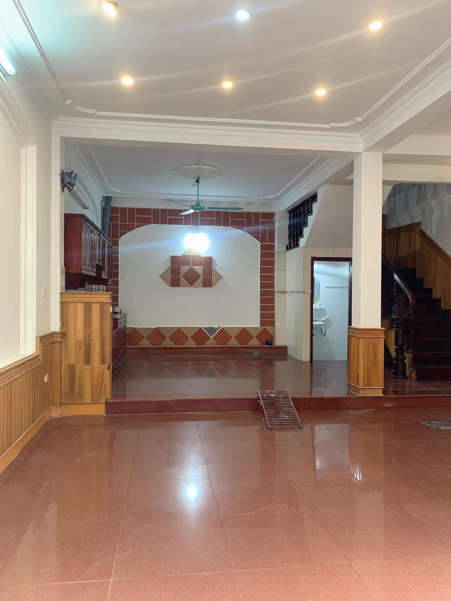 PHÂN LÔ, Ô TÔ, VỈA HÈ, KINH DOANH TRẦN QUỐC HOÀN 54m 5 TẦNG MT6.3m 15.5 TỶ