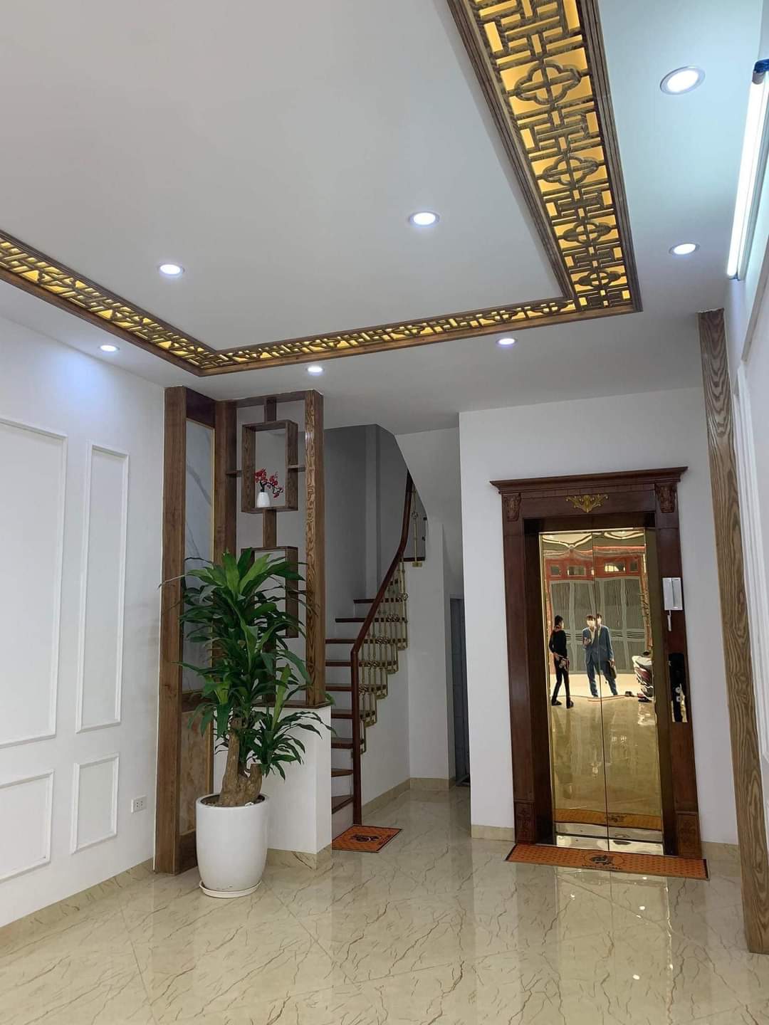 BÁN NHÀ PHỐ HỒNG MAI - HAI BÀ TRƯNG, PHÂN LÔ VIP, Ô TÔ VÀO NHÀ, KINH DOANH - GIÁ CHÀO 10.3 TỶ.