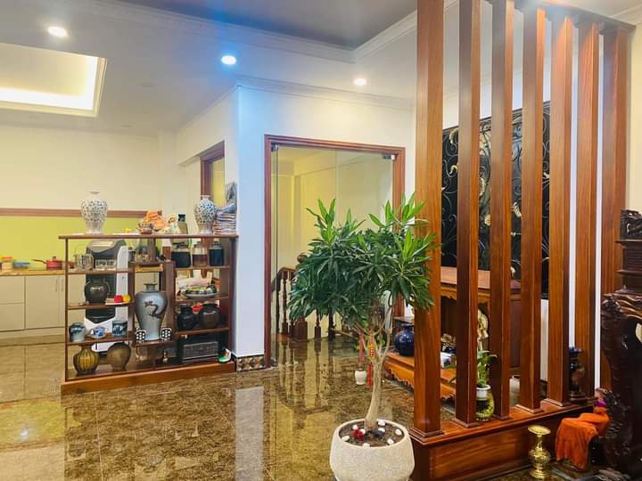 Không lỗi phong thủy. Lĩnh Nam - Hoàng Mai .Diện tích 80m, 5tầng, mặt tiền 7m, chỉ 10tỷ