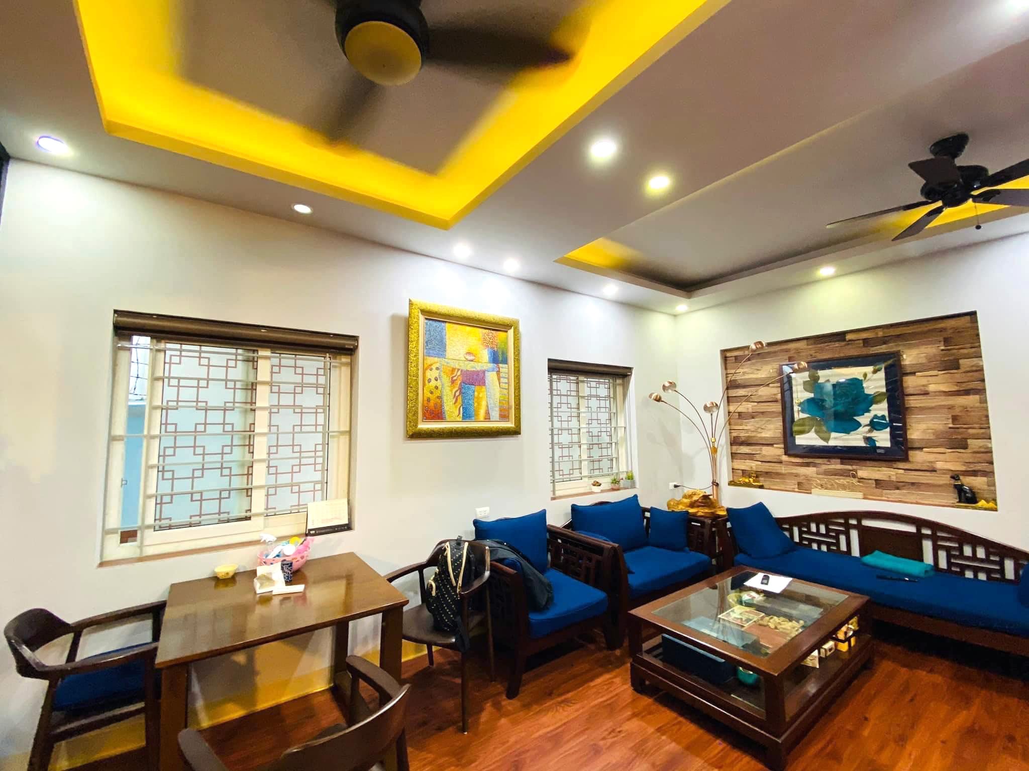 Cần bán nhà Phố Xuân La, Phân Lô, Ô tô tránh 5T 66m2 giá bán 13.5 tỷ