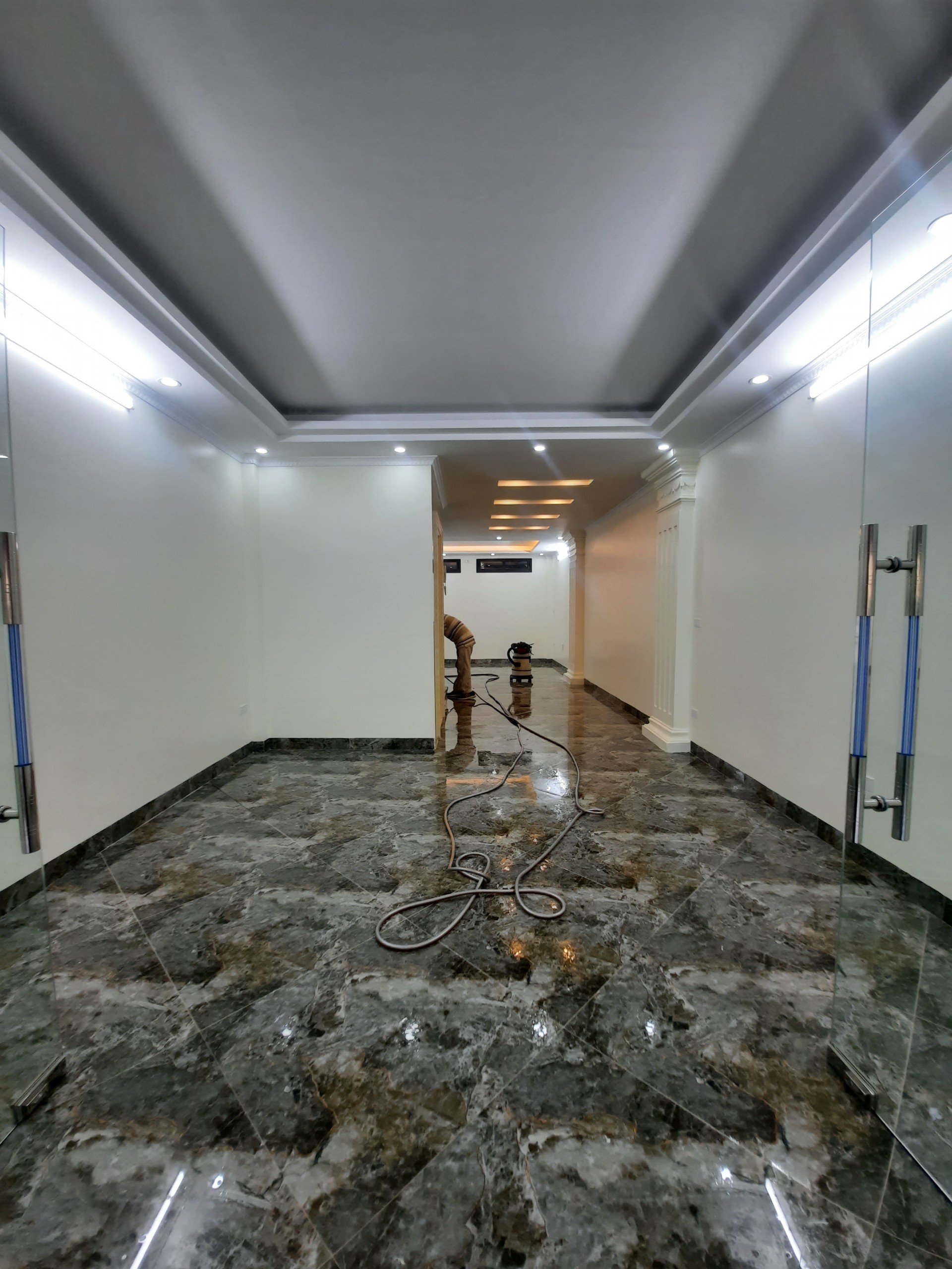 Bán nhà mặt phố Đền Lừ, gần Hồ Đền Lừ, thang máy, ô tô, 80m2 5 tầng, lô góc, nhỉnh 16 tỷ