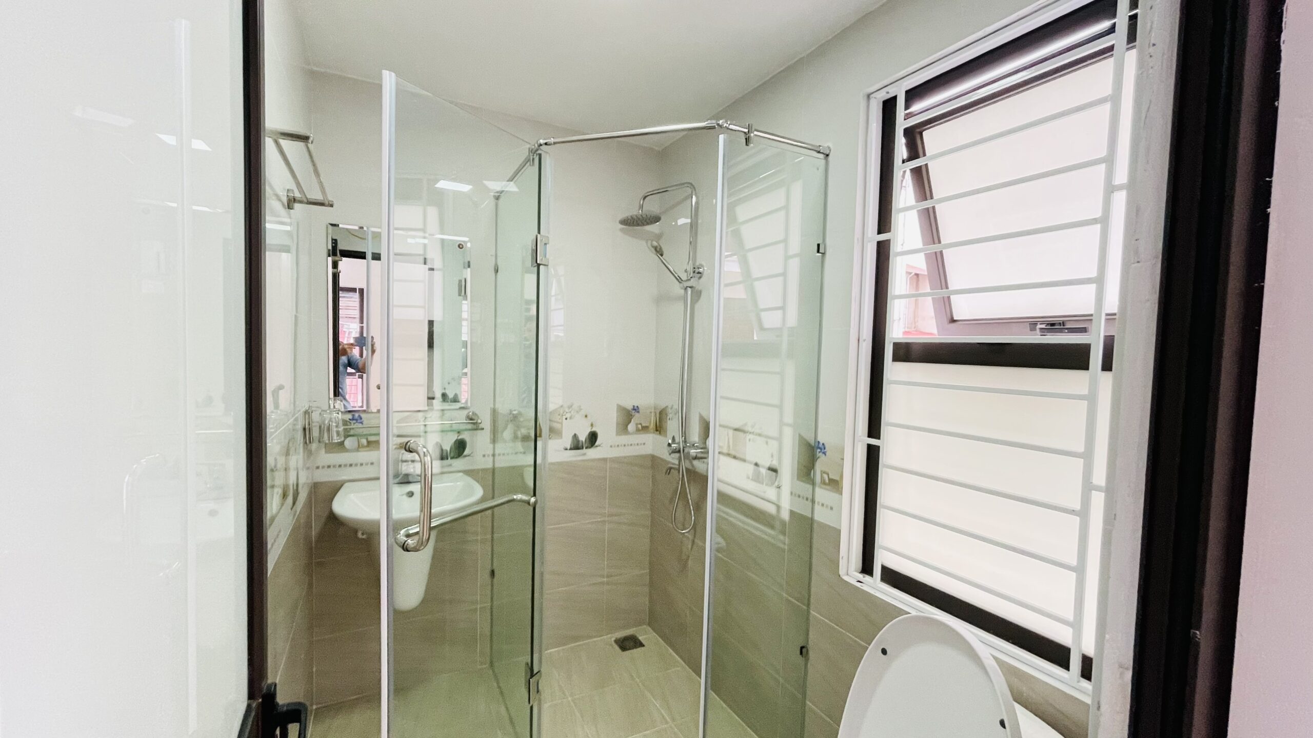 Bán nhà phố Hào Nam- Đống Đa, 50m2, 4 tầng, mt 4m. Giá: 11.3 tỷ