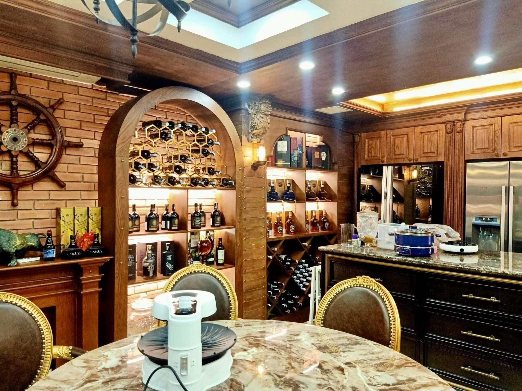 Biệt thự VIP mặt phố Quận Cầu giấy - full nội thất cực xịn - Vừa ở vừa cho thuê - thang máy nhập khẩu