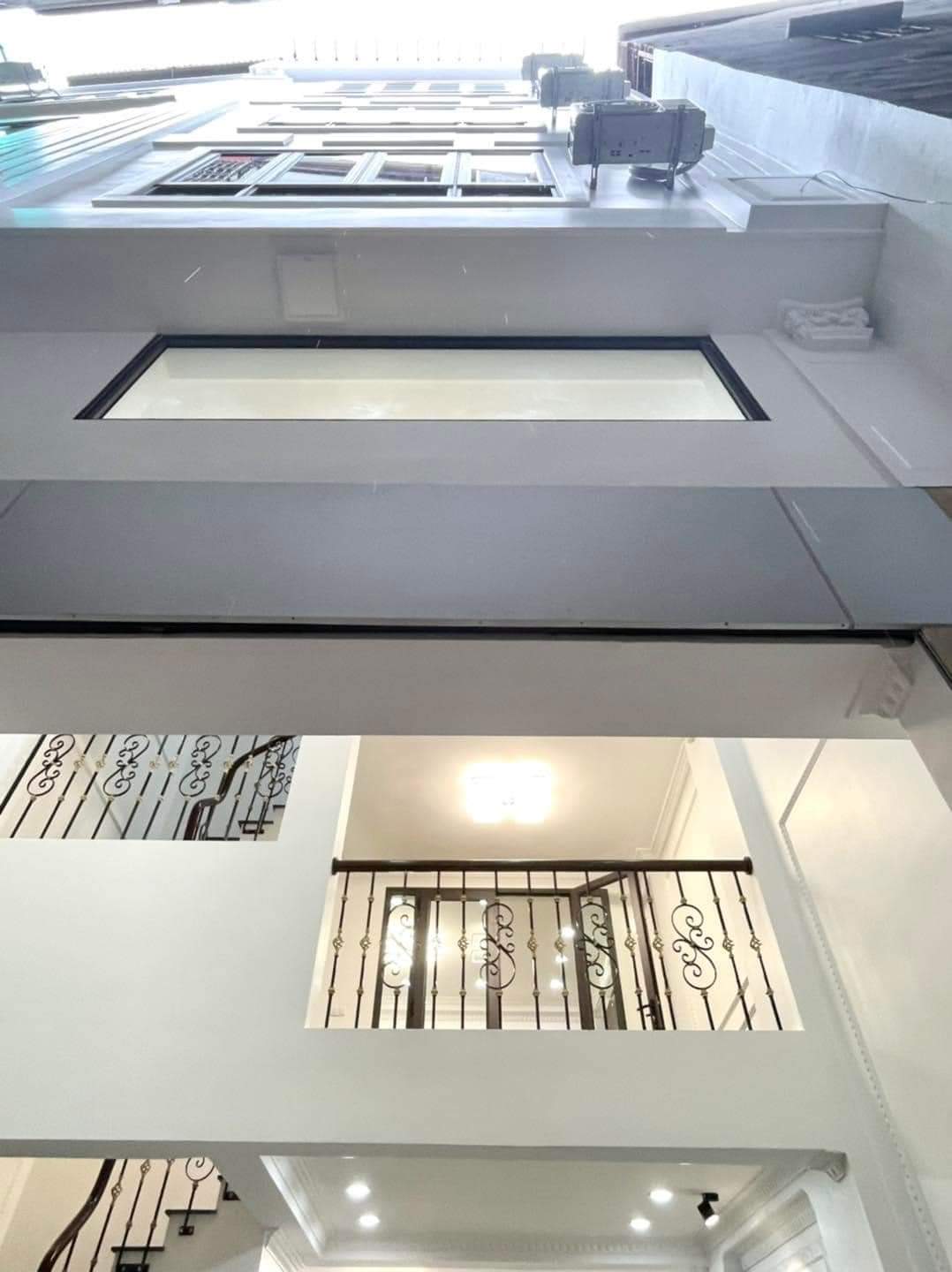 Nhà mới Thịnh Quang, Đống Đa 45m2, 5T, MT 5m, 6.7 tỷ, nhà đẹp long lanh xây mới ở luôn