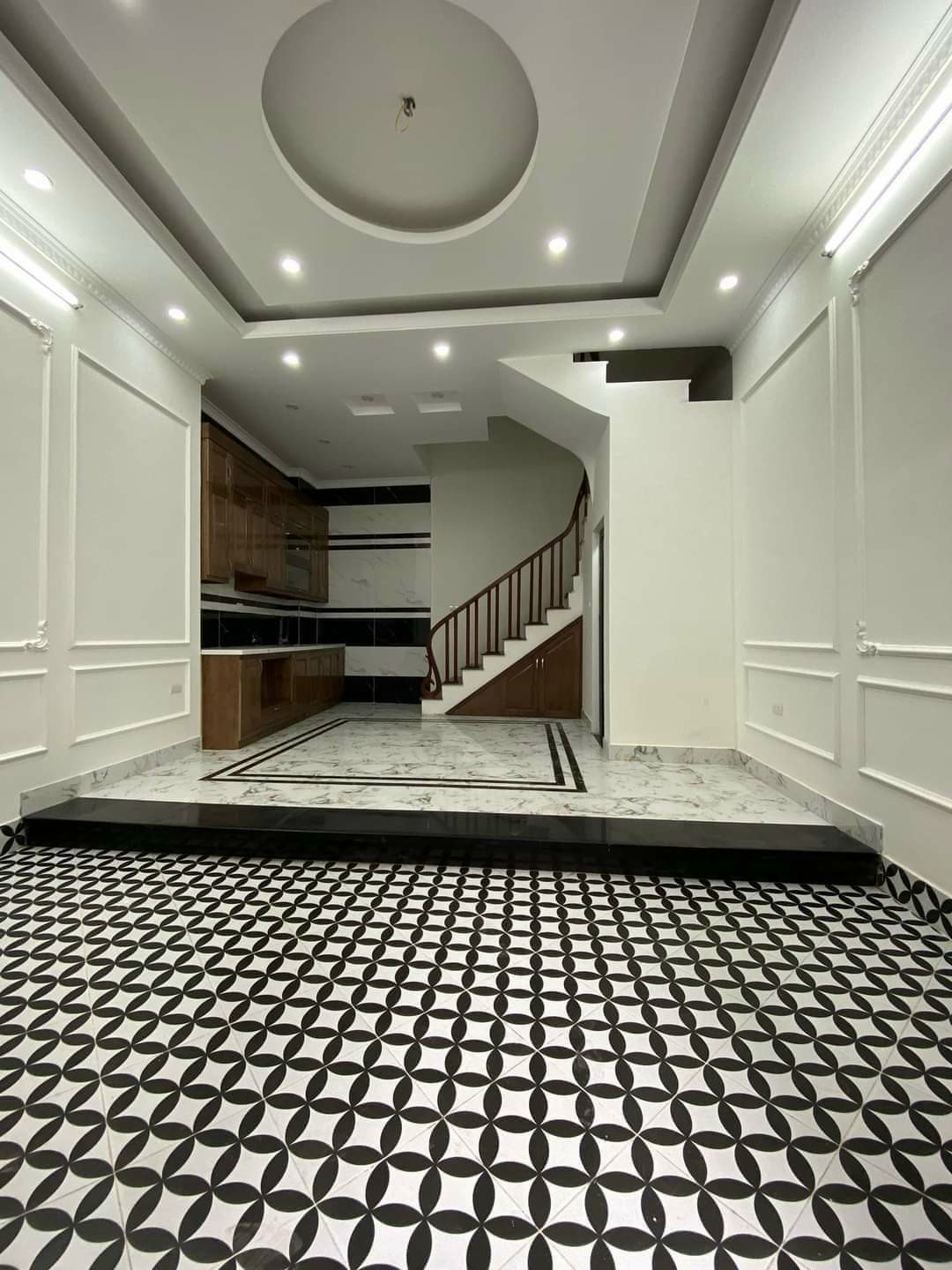 Chính chủ cần bán nhà Thịnh Quang Đống Đa 37m2 5 tầng 4.5m MT 4.6 tỷ có thương lượng miễn TG