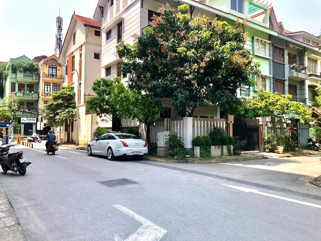 Chính Chủ Bán Nhà Ba Đình - Hiếm - Giá Hạt Rẻ - 105m2 - Mặt tiền 7m - Ô tô tránh.