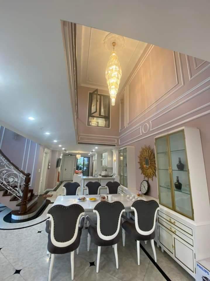 Bán Nhà Trần Kim Xuyến, Cầu Giấy 105m2, MT7m, 5T Thang Máy, Kinh Doanh Sầm Uất, Chỉ Hơn 42 Tỷ.