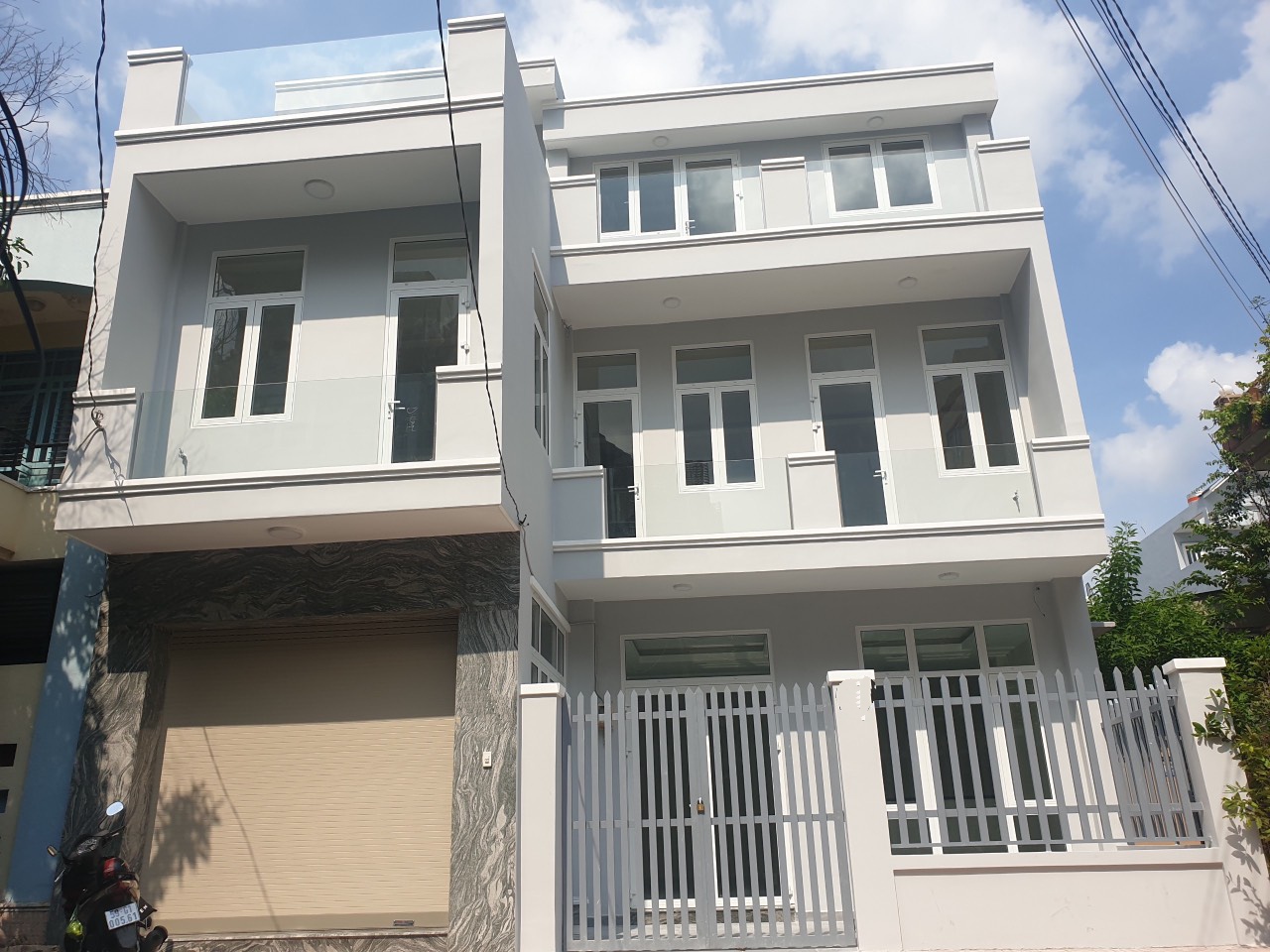 Nhà mặt tiền 10 x 10, đường số 2 khu Thăng Long, 3 tầng, giá 12 tỷ