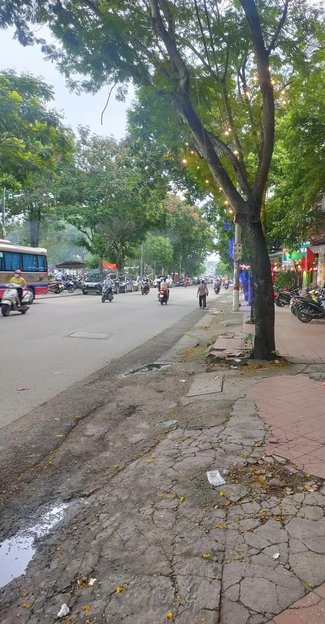 Cực Hiếm. Bán Nhà Mặt Hồ Đền Lừ Quận Hoàng Mai. 71m2, MT 5m. Xây Builing Cực Đẹp