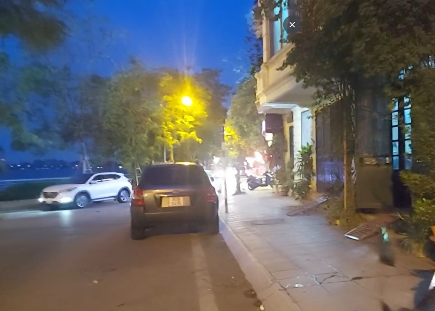 Bán nhà Phố Trích Sài, Tây Hồ 5T Vỉa hè 2m MT4.6 m Văn Phòng Kinh Doanh, 53m2 giá 23 tỷ