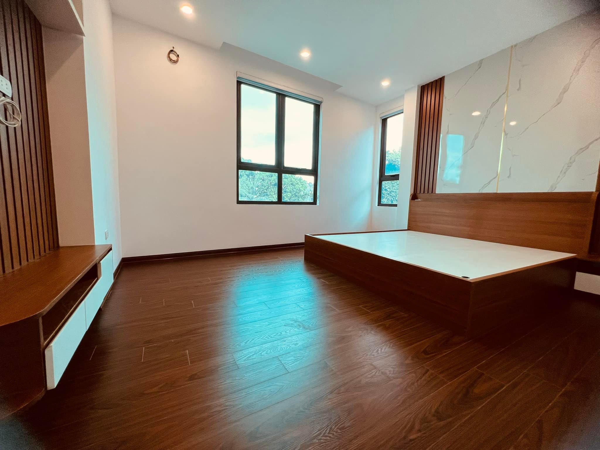 Bán Nhà Mới Đẹp Phân Lô 2 mặt ngõ Ô Tô Thang Máy Giá Rẻ Phố Linh Lang, Ba Đình, 65m2x8T.