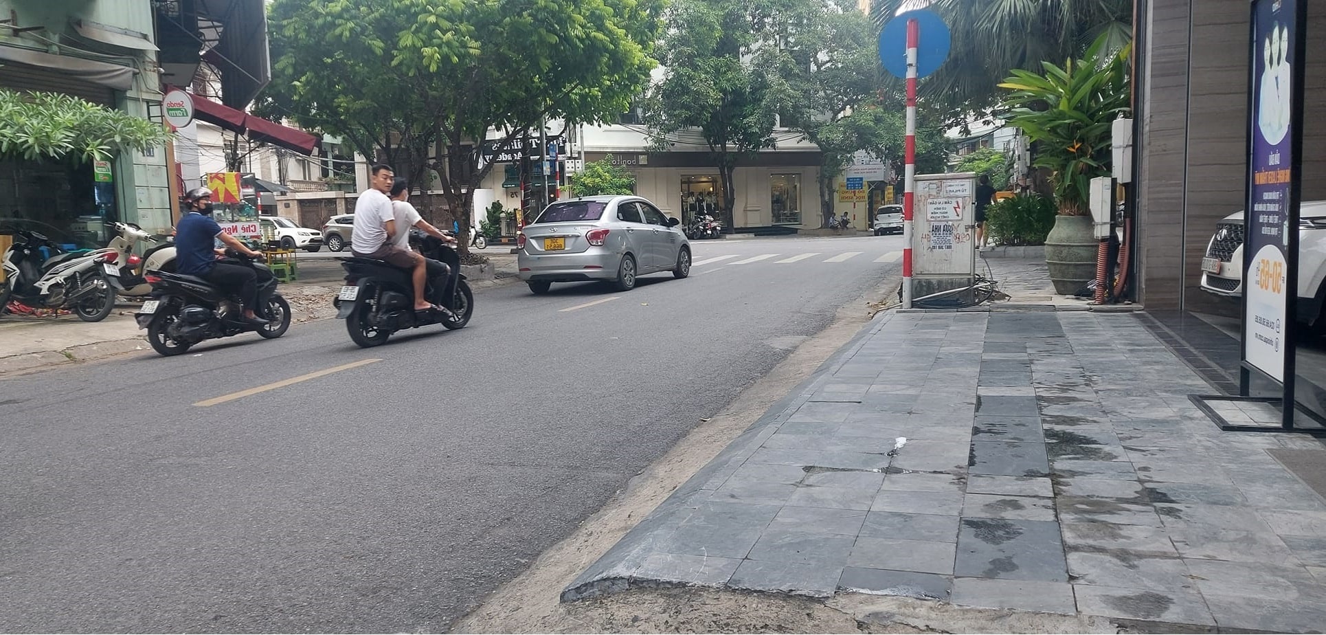 Cần bán nhà MP Hoàng Ngân, Gần Ngã tư MP Nguyễn Thị Định giá 21.7 tỷ