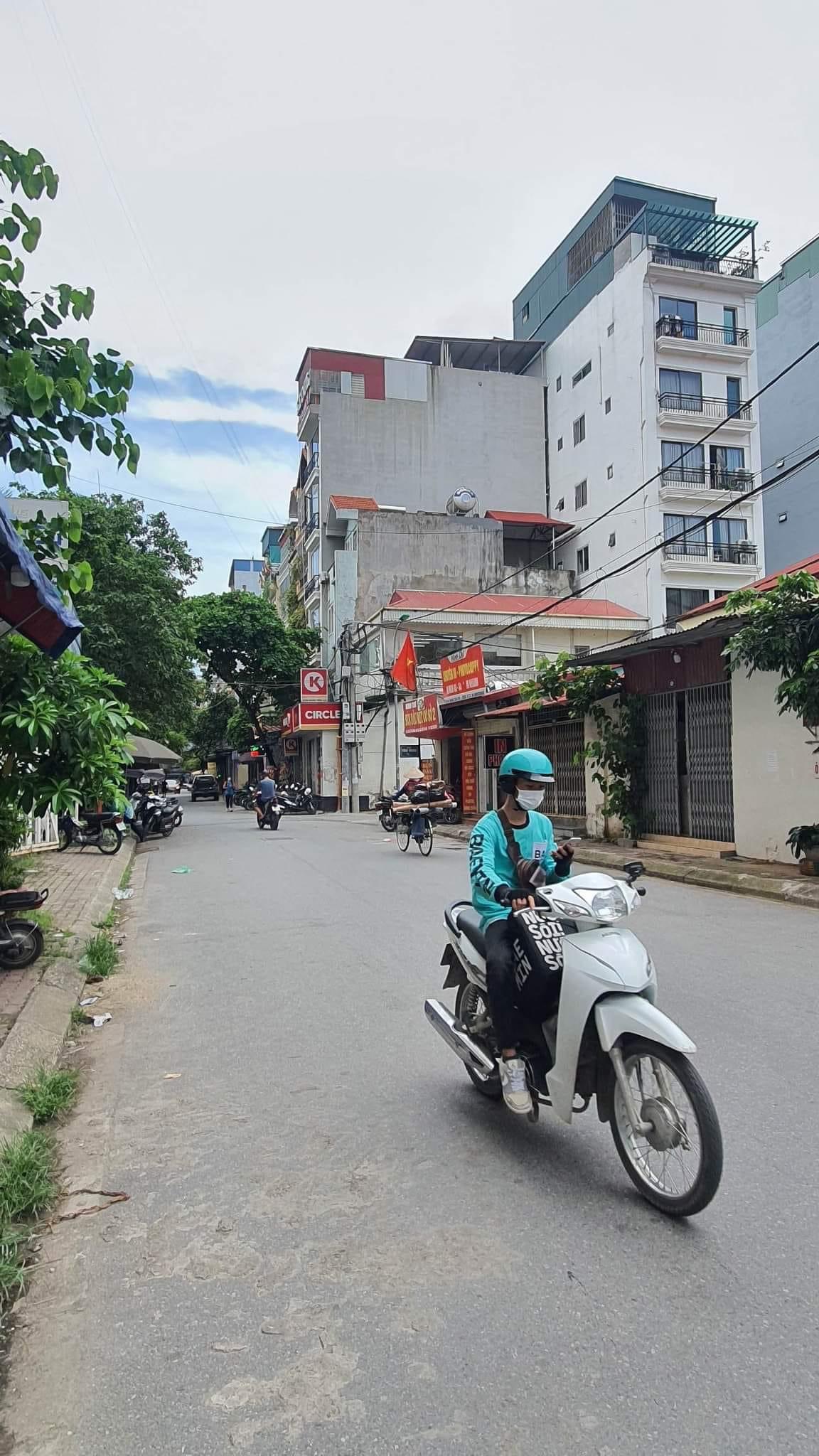 Bán Nhà 250m2, MT 8.4m Nở Hậu 8.9m. Cầu Mai Dịch. Ô Tô Tránh