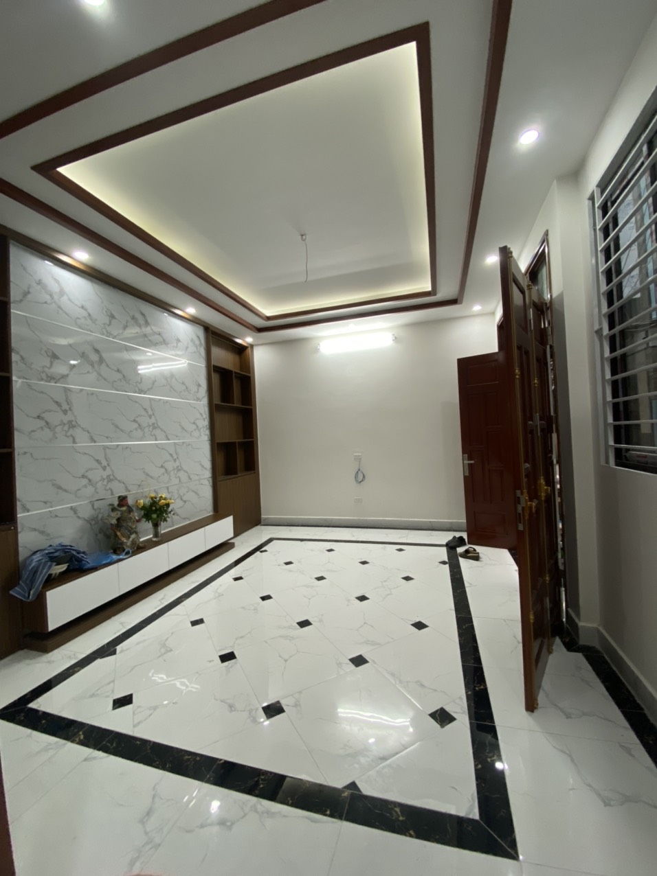 Bán nhà ngõ 120 Vĩnh Tuy, Dương Văn Bé, DT 35mx5T mới gần trường học