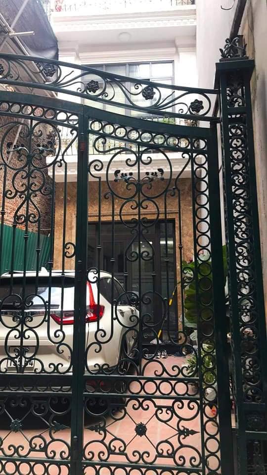 Cần bán gấp nhà Thái Hà 100m2 5 tầng mt 4.6m ô tô vào nhà, kinh doanh, ngõ thông giá 14 tỷ