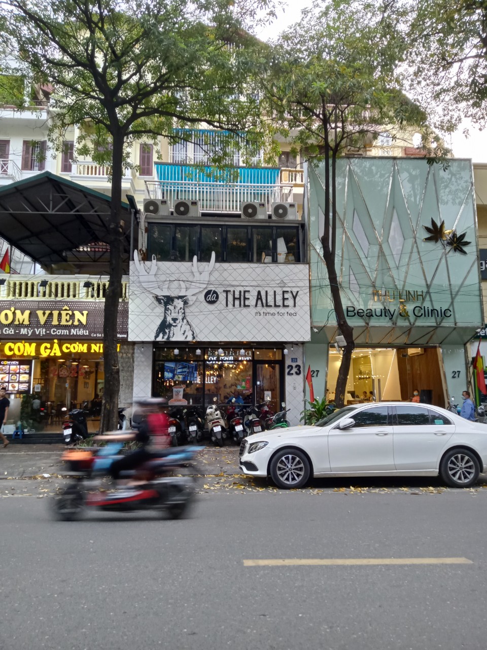 Cho thuê nhà ngã tư MP Đội Cấn 75mx2 tầng