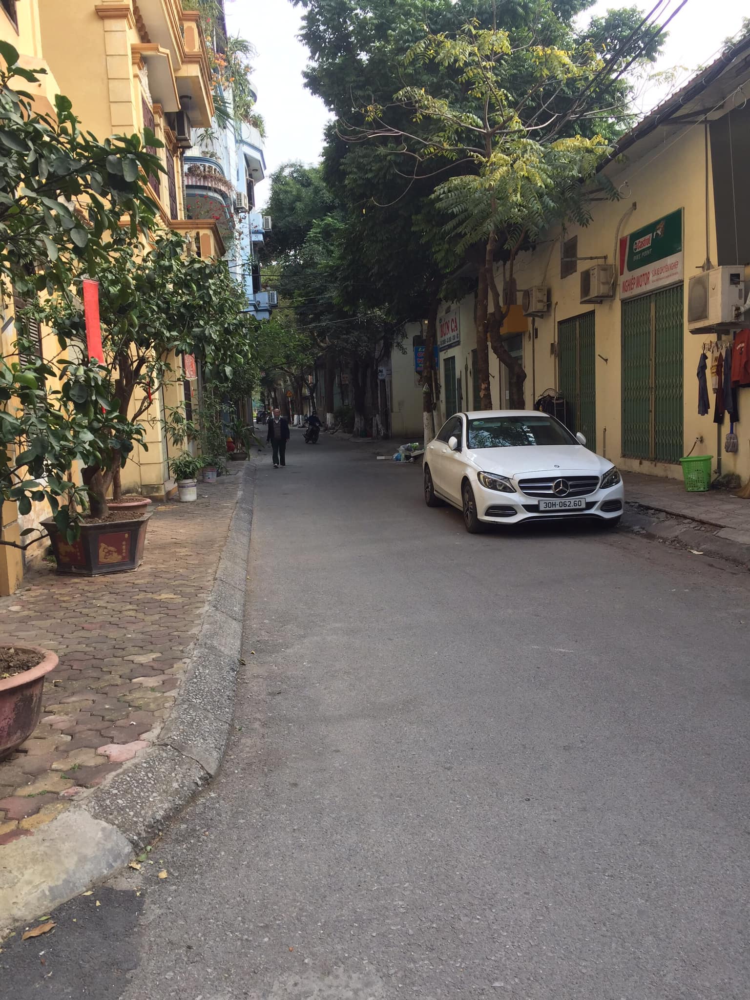 Bán nhà vị trí Vip Nguyễn Văn Cừ, 2 mặt ngõ, oto tránh, 75m2, MT 6.4m, giá chỉ 9.x Tỉ ( Thương lượng )