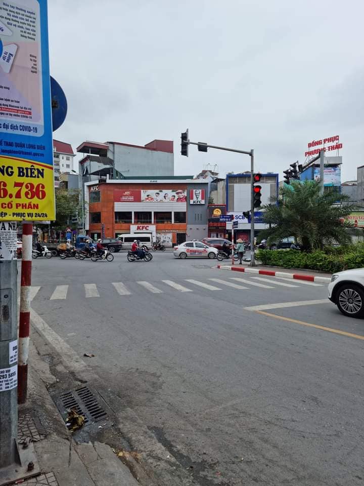 Bán nhà mặt phố - Đất kim cương - Nguyễn Sơn Long Biên 145m2 - Giá 24.3 Tỉ ( Có thương lượng )