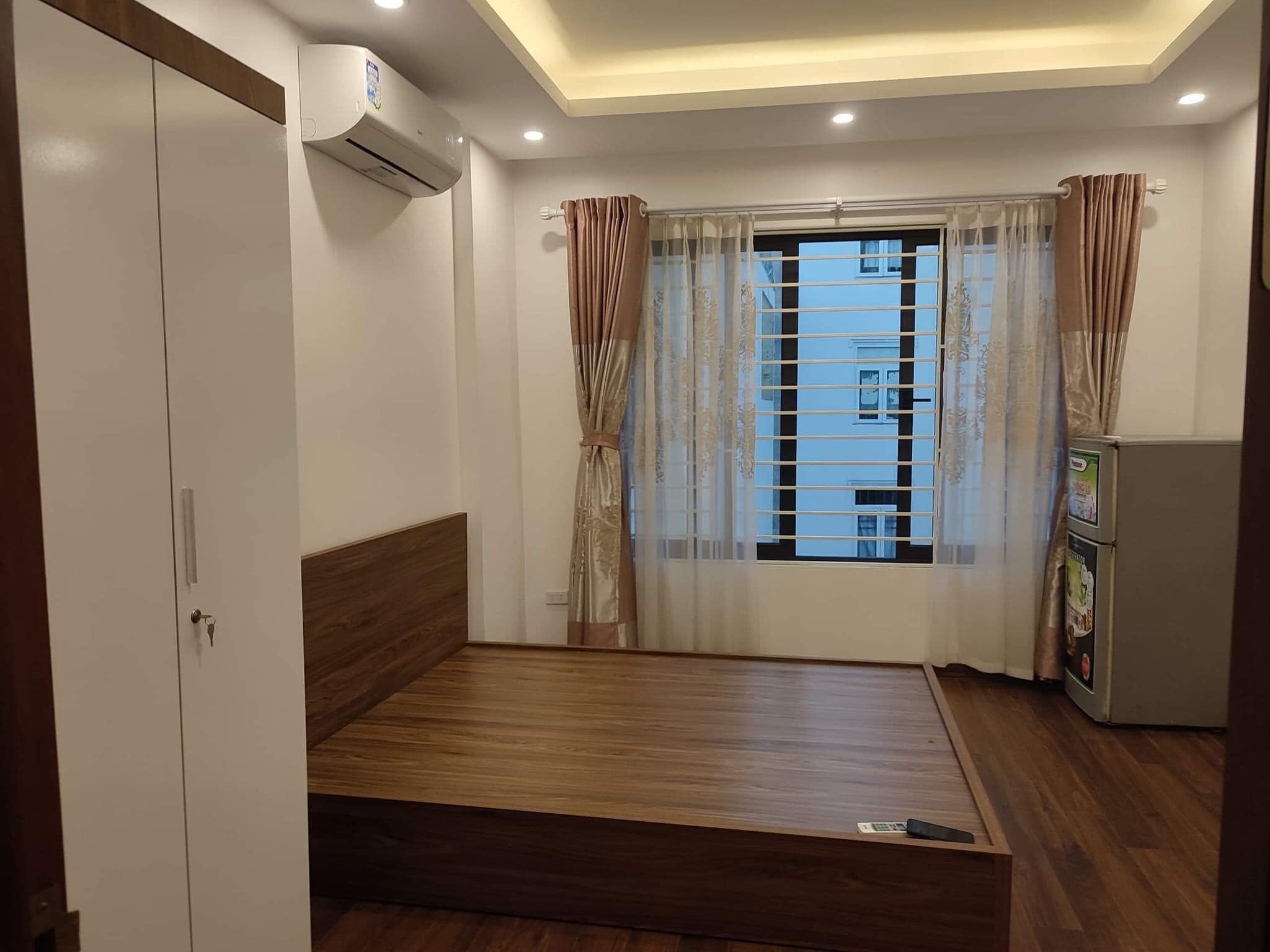 QUẬN TÂY HỒ - LÔ GÓC GARA Ô TÔ, VIEW SÔNG HỒNG, CẦU NHẬT TÂN, 8 NGỦ, Ở +CHO THUÊ, 45M2X6T. GIÁ 7 TỶ