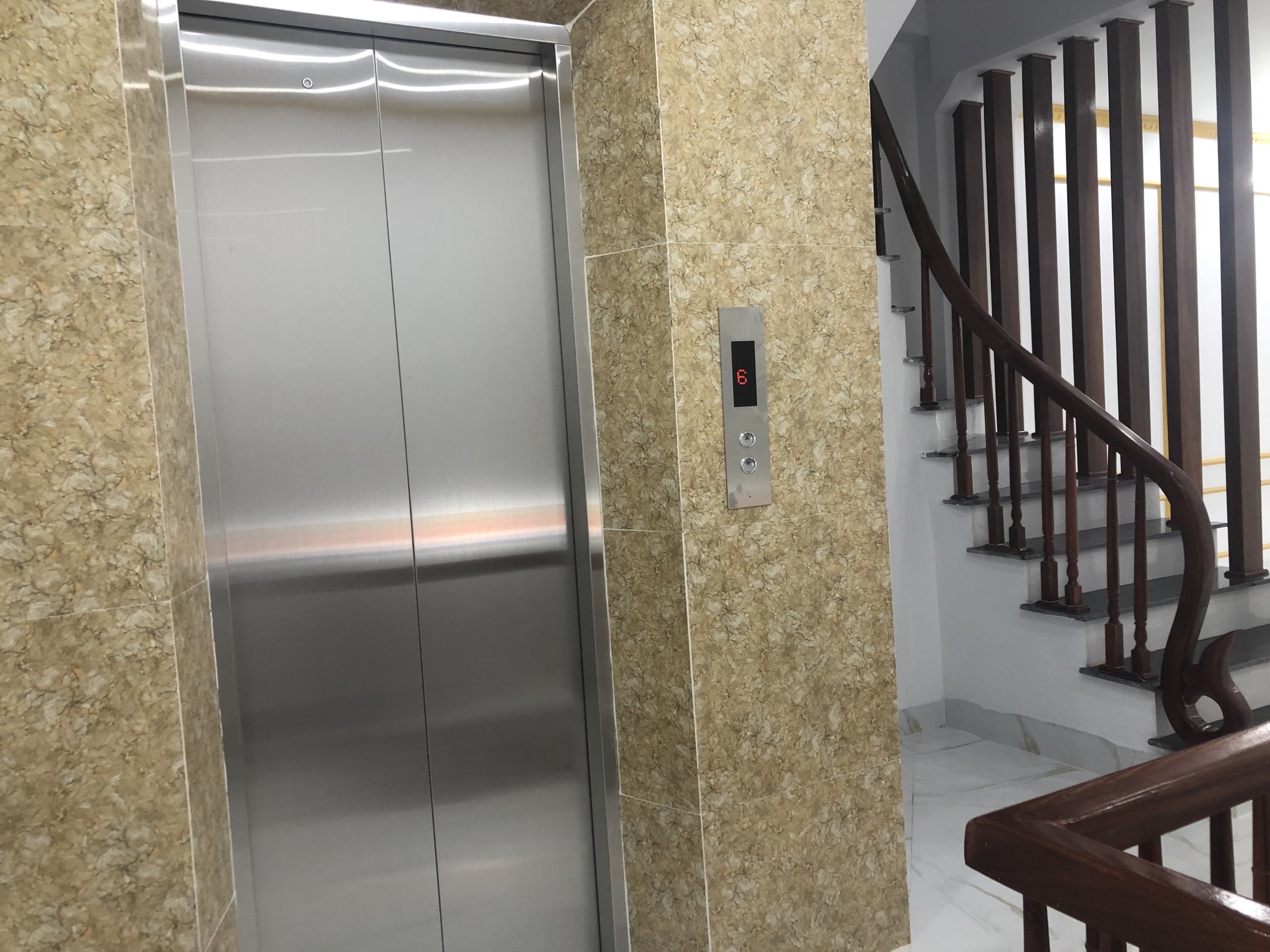 Bán nhà Vạn Phúc, Hà Đông, DT: 45m2, 7 tầng, thang máy, kinh doanh đa dạng các loại hình