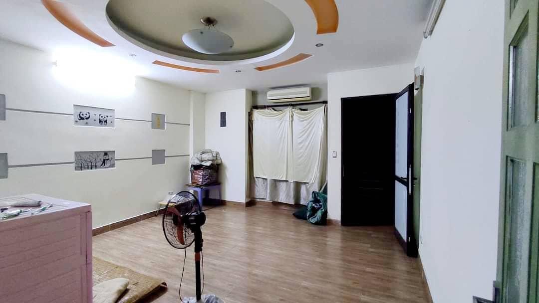 Bán gấp Siêu Phẩm Nguyễn Trãi phân lô gara oto.