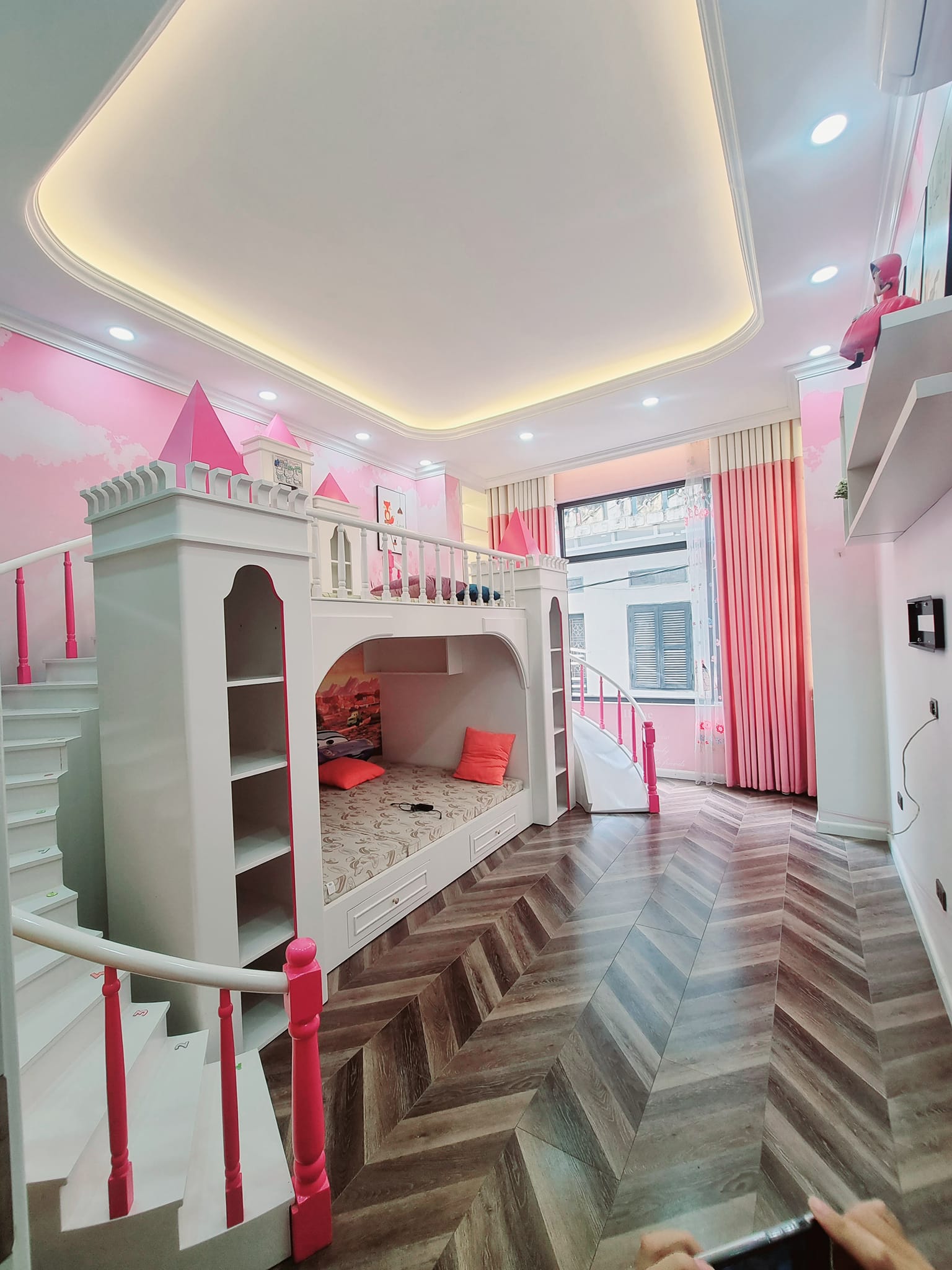 Bán Nhà Mặt Phố Vương Thừa Vũ, Kinh doanh sầm uất, vỉa hè, 65Mx4T, MT4,5M, Giá 20,5 TỶ.