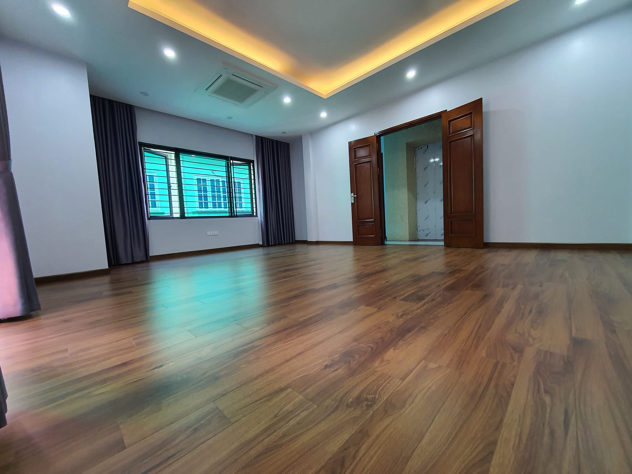 BÁN NHÀ PHỐ PHẠM TUẤN TÀI GARA Ô TÔ THANG MÁY LÔ GÓC NHIỀU CỬA SỔ 16 TỶ