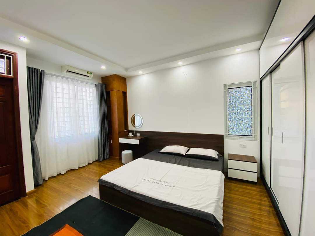 Chính chủ bán nhà phố Hào Nam 36m2 5 tầng 4m mặt tiền 5.35 tỷ có thương lượng miễn trung gian