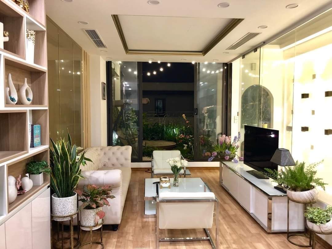 Bán Nhà Phố Xã Đàn, Đống Đa DT 200m2 x 4 Tầng Mặt Tiền 7m Giá 23 tỷ.