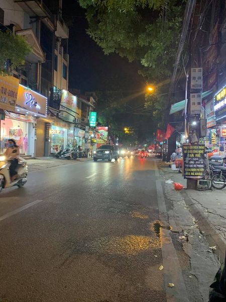 Cực hiếm nhà Đê La Thành, Quận Ba Đình, Mặt phố sầm uất – Giá trị tăng cao, 31.5 tỷ