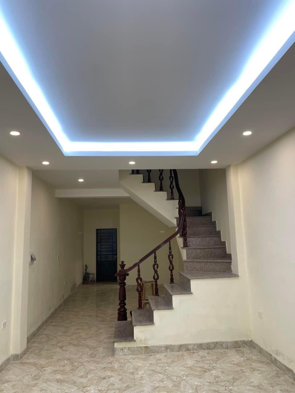 Cầu giấy - Ngõ phân lô - Ô tô tránh vào nhà - Vỉa hè 2bên - Kinh doanh văn phòng - Giá Đầu tư