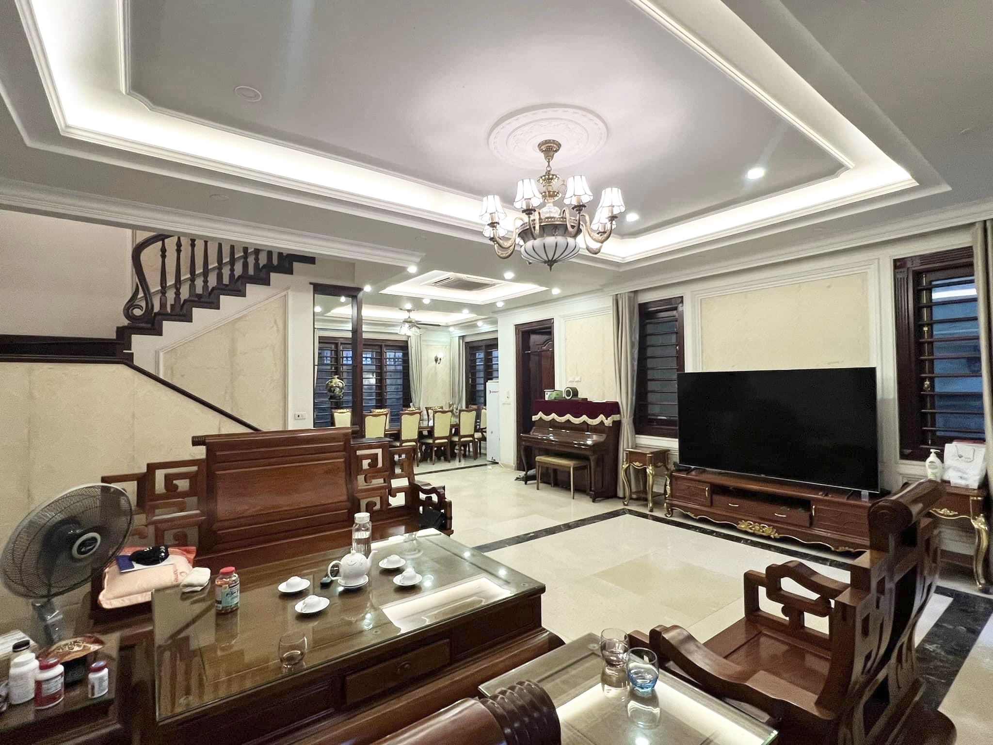 Bán Biệt Thự VIP KĐT Tây Nam Linh Đàm. Nội Thất Xịn. 200m2, MT 10m, Khu VIP Nhất