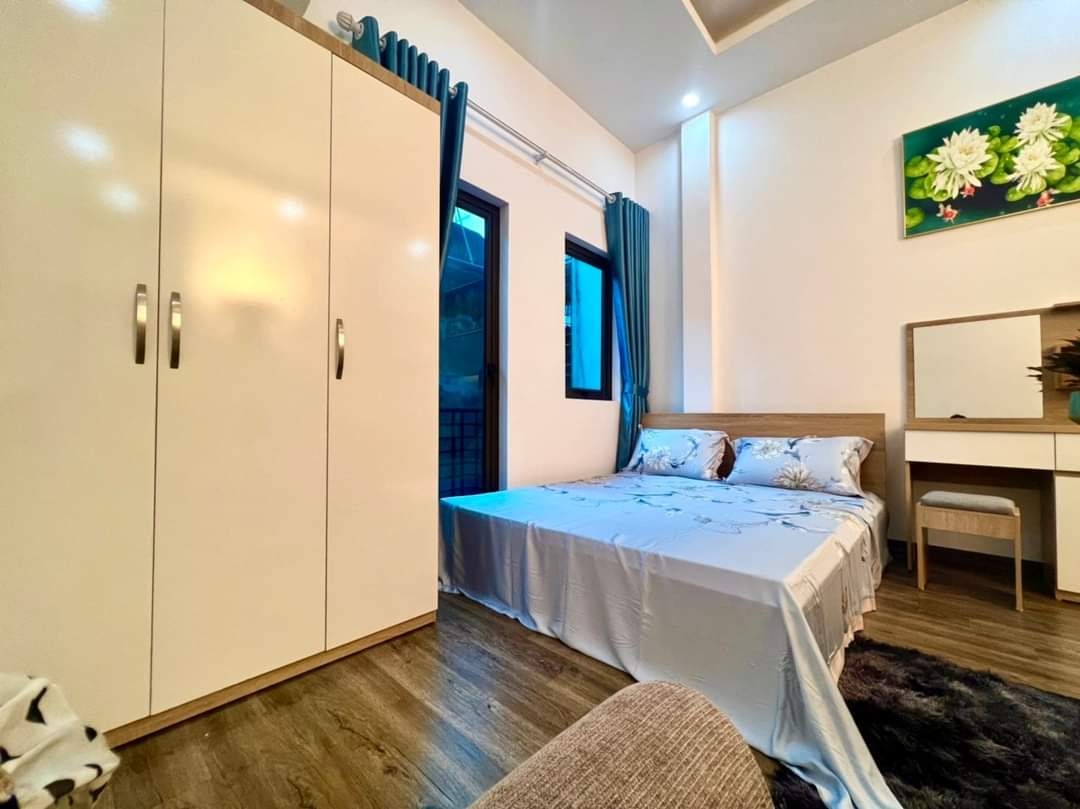 Bán nhà phố Huỳnh Thúc Kháng, Đống Đa 105m, 7 tầng, mt 7m. Giá: 29.5 tỷ