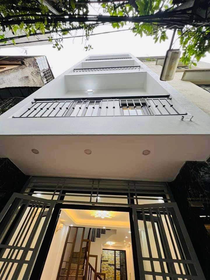 Bán nhà mới 155 Cầu Giấy, Diện tích 42m2, 5T, 6 tỷ, ngõ thông rộng ô tô đỗ.