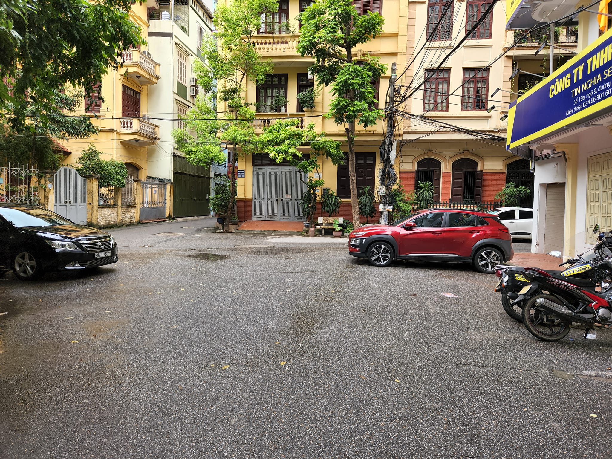 PHÂN LÔ Ô TÔ TRÁNH PHỐ TRẦN QUỐC HOÀN, VỈA HÈ RỘNG, Ở + KINH DOANH, NGÕ THÔNG, Ở NGAY.