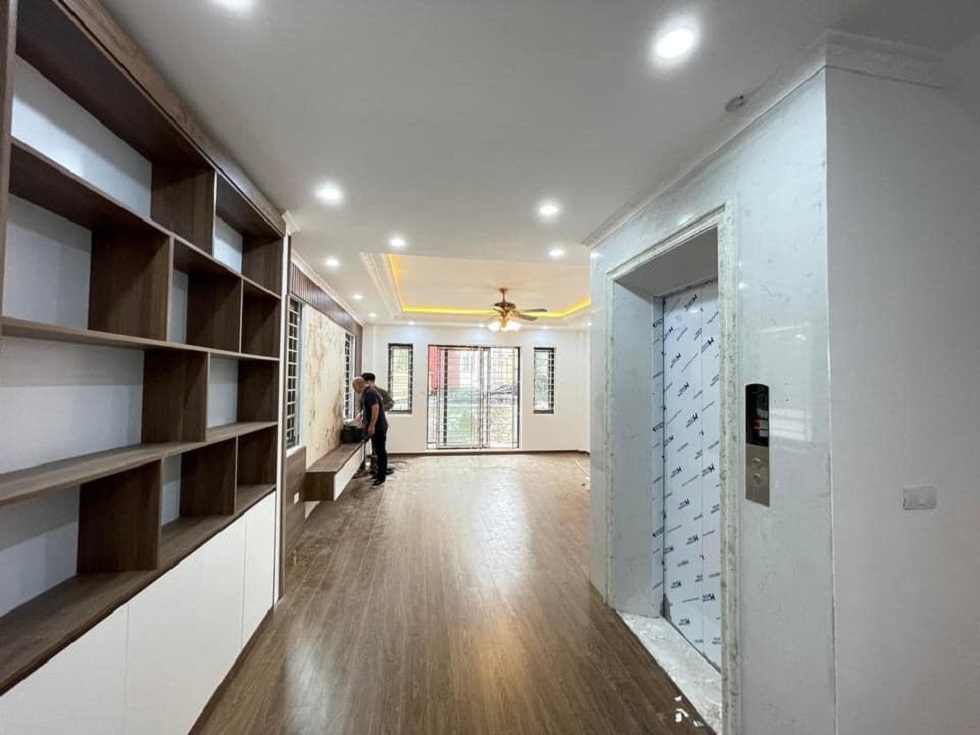 LÔ GÓC, NGAY MP HOÀNG QUỐC VIỆT, 65*7, MT10, 2MẶT ÔTÔ TRÁNH, PHÙ HỢP Ở, CHO THUÊ H/S 60TR