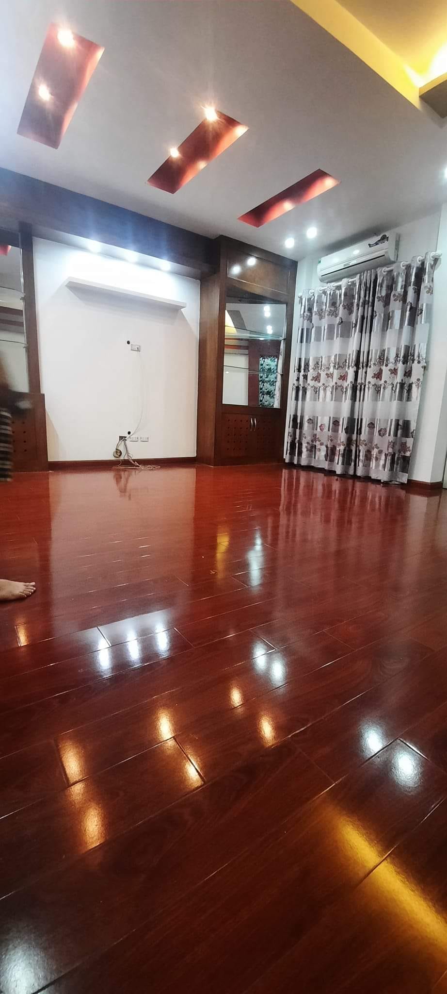 Bán nhà cực đẹp Nguyễn Đình Hoàn, Cầu Giấy. 50m, 5 tầng, mt 5m, lô góc, 5.8 tỷ.