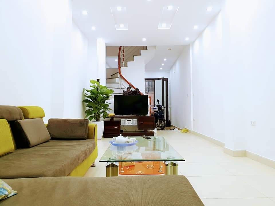 Siêu hiếm. Bán nhà Cát Linh, Đống Đa 42m, 4T, MT 4m, nhà đep ở luôn, nhỉnh 5 tỷ, thoáng trước sau.