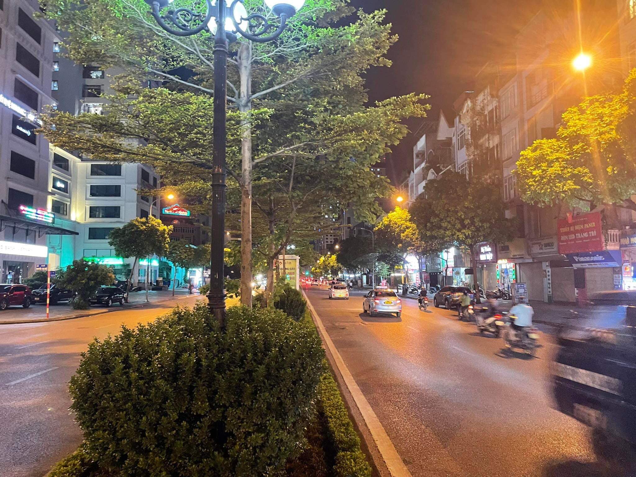 Bán nhà mặt phố TRUNG KÍNH- CẦU GIẤY diện tích 45m- 4 tầng- mặt tiền 4m- vỉa hè- kinh doanh bất chấp- giá chào 24.8