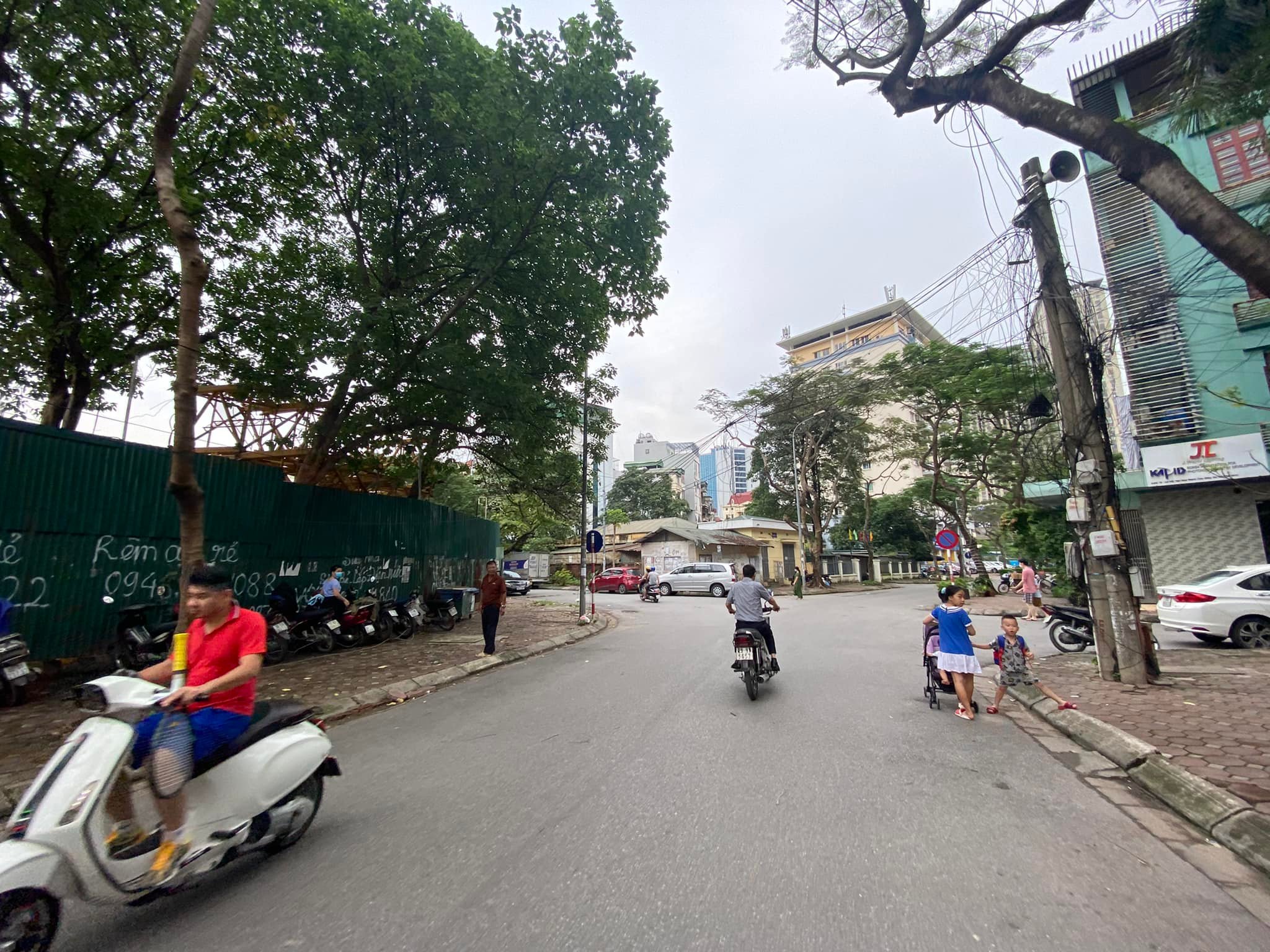 BÁN NHÀ TRUNG KÍNH TO YÊN HÒA CẦU GIẤY Ô TÔ PHÂN LÔ KINH DOANH 11 TỶ