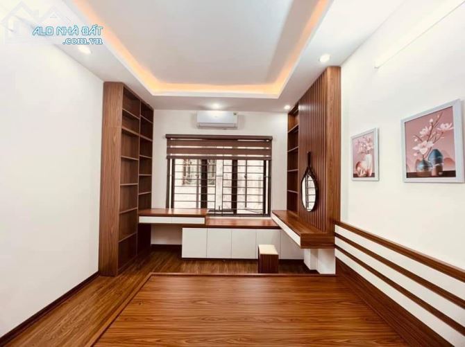 Bán gấp Nhà Phố Nam Dư 32m2, 5 tầng, mặt tiền 4m giá 2.95 tỷ, cách phố 30m