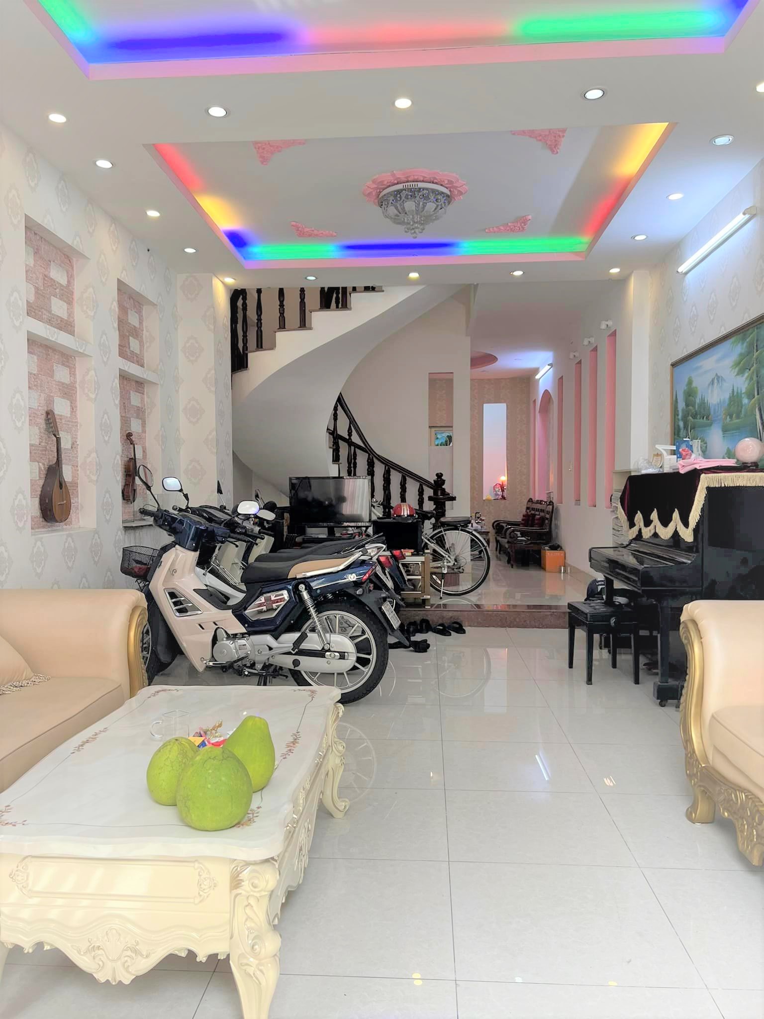 Khu Phan Xích Long – hàng hiếm 4.2*17 – 4 tầng mới đẹp, dọn ở ngay.