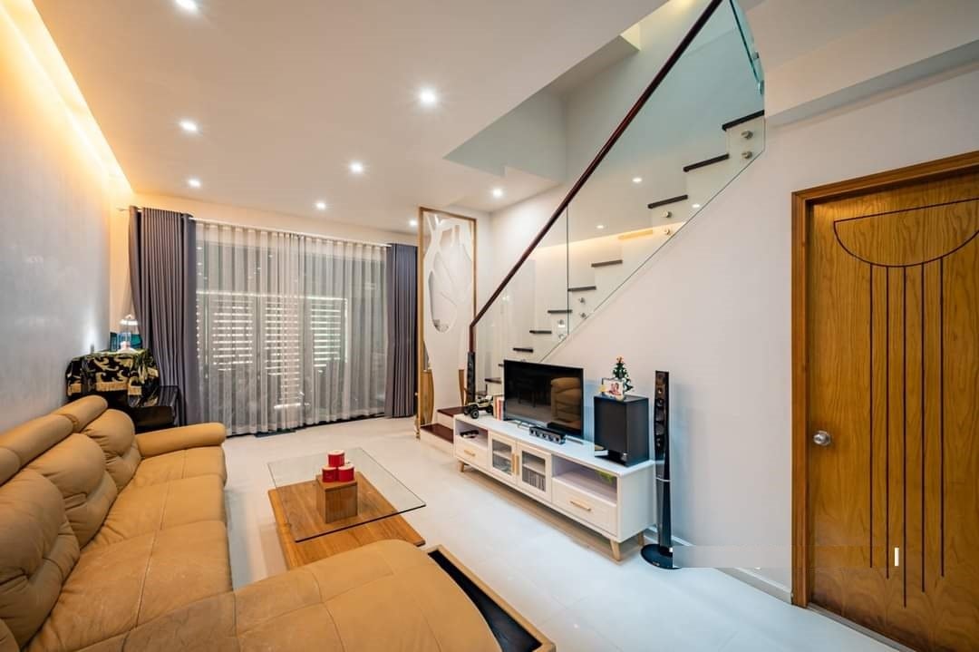 Bán gấp nhà siêu đẹp đường Thích Quảng Đức – 5*14 – 3 tầng – dọn ở liền