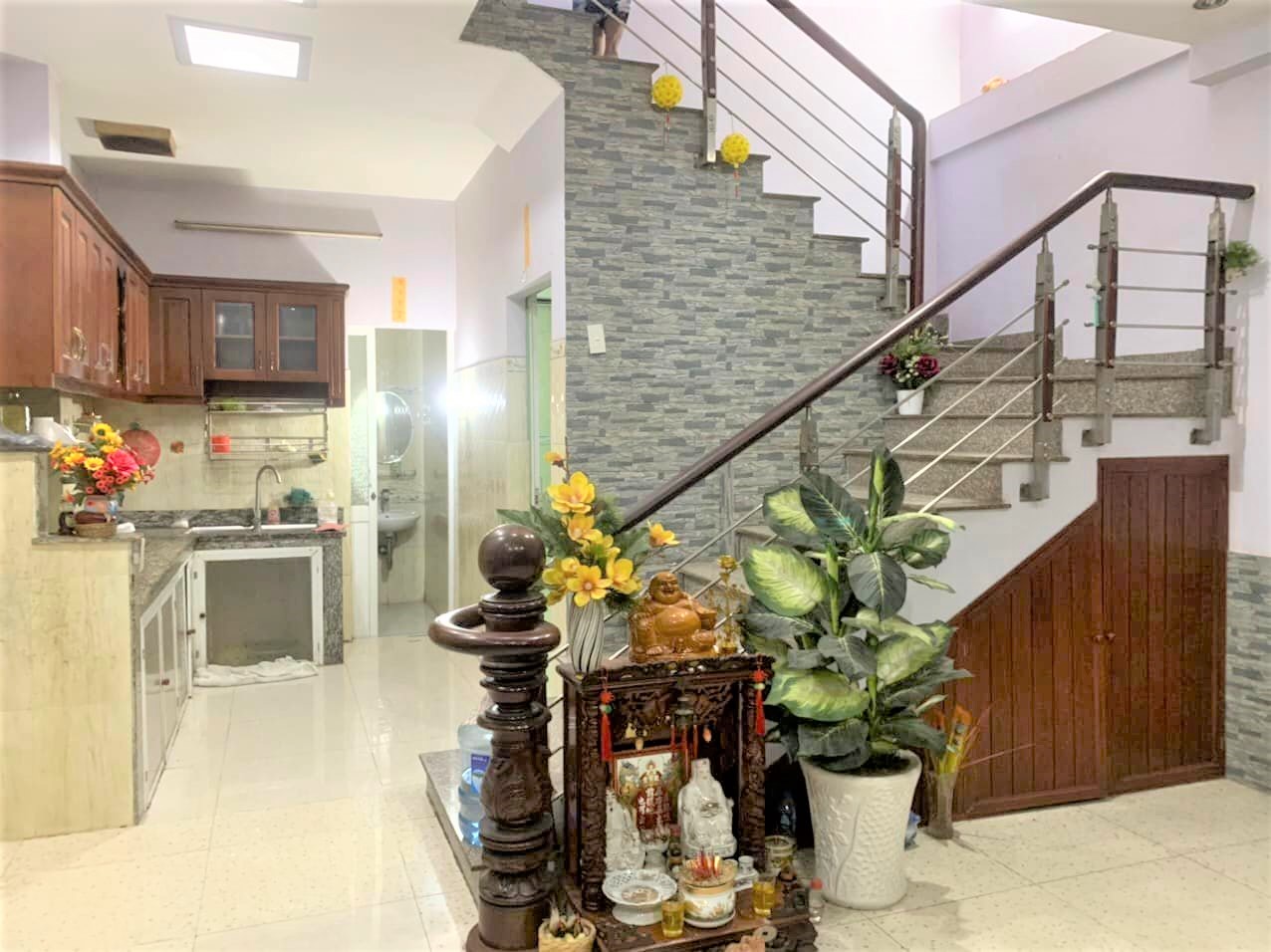 Xe hơi đậu cửa – 5*11 – 4 tầng – gần ngay Vincome giá chỉ 7 tỷ